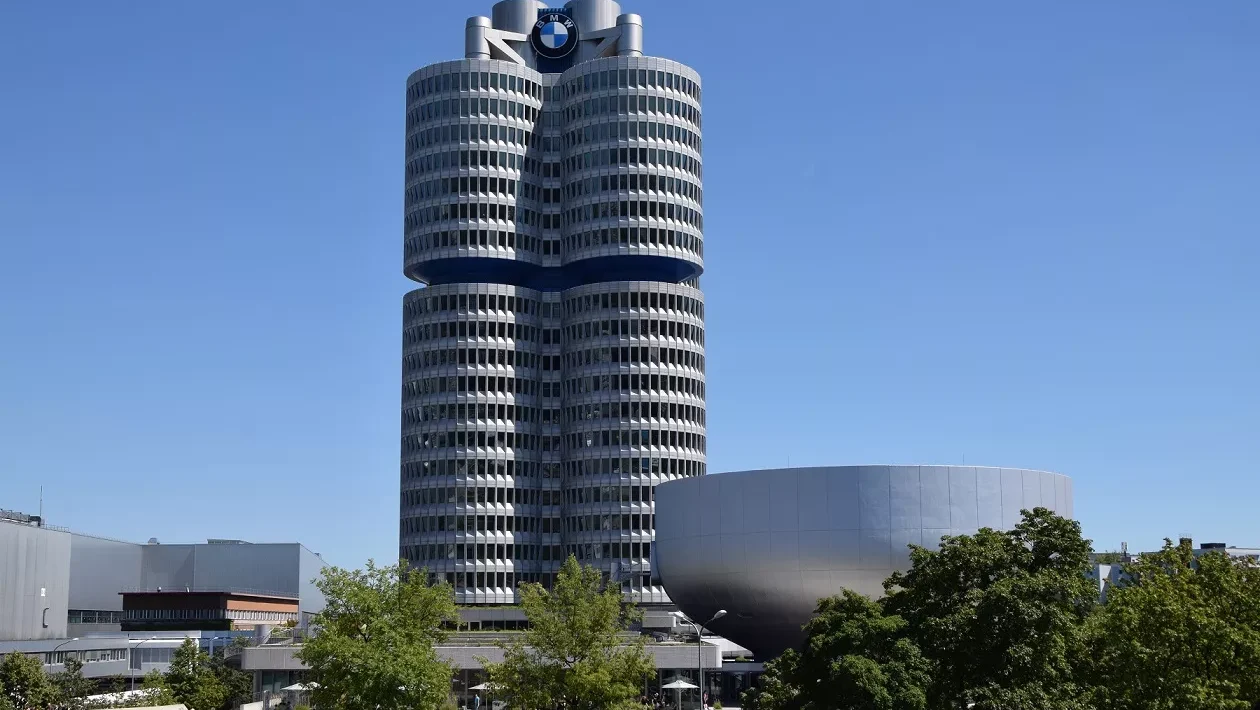 Siedziba BMW w Monachium i BMW Welt – cel podróży motocyklowych z Motorland do Niemiec